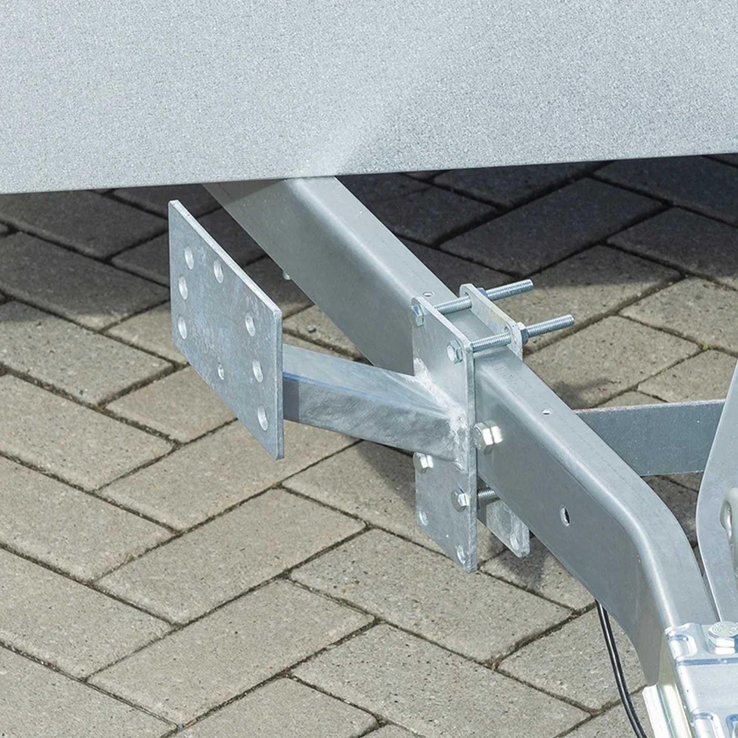 Ersatzradhalter für PKW Anhänger mit U-Bügeln und Schraubsatz | 4 / 5 Loch Felgen